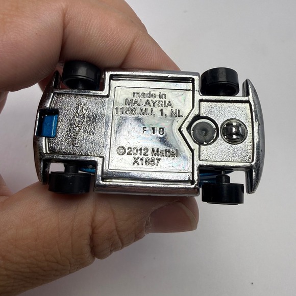 Hot Wheels Bump Around Bumper Car Metallic Blue 2012 Mattel - Picture 6 of 6